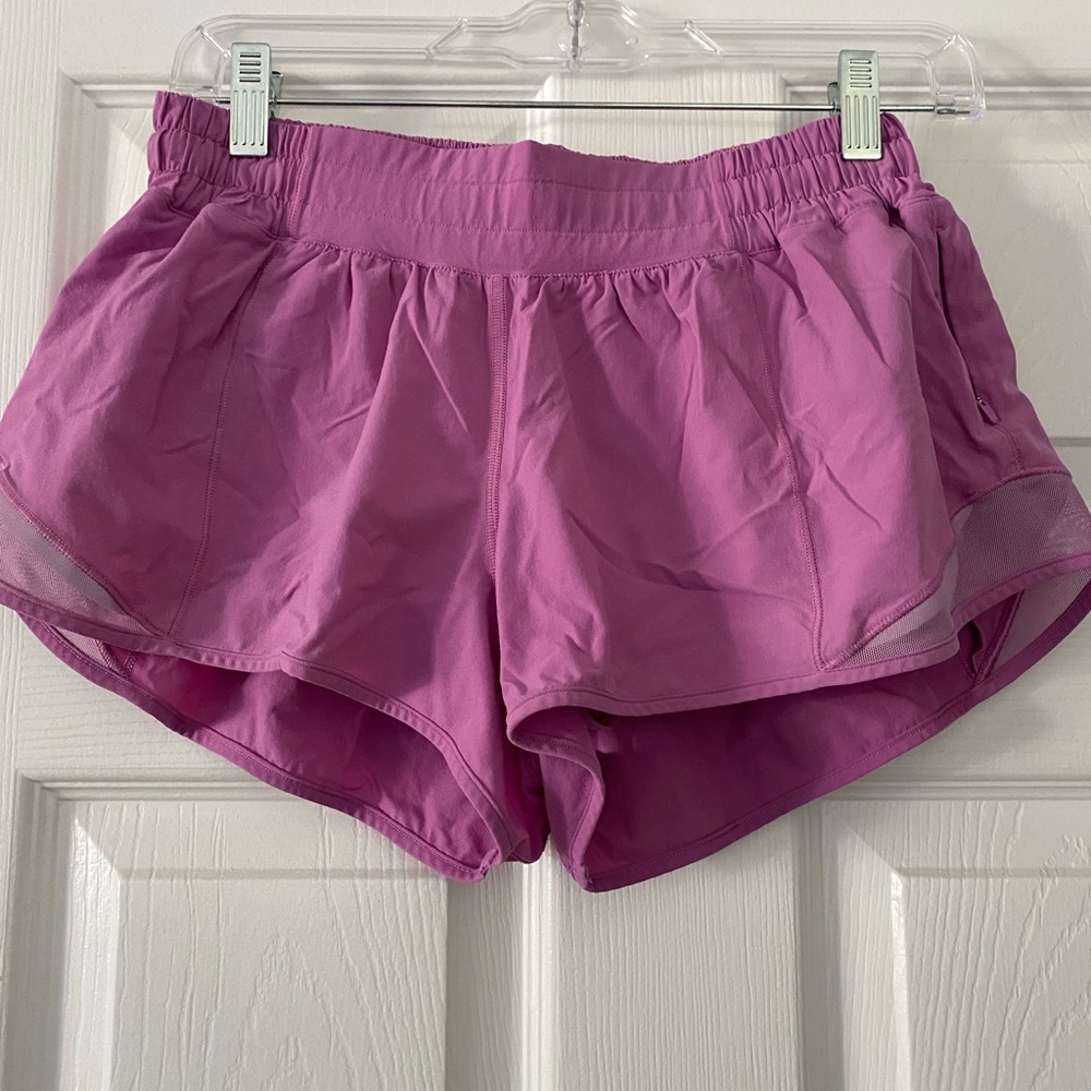 Lululemon hotty hot 2.5” size 8 shorts